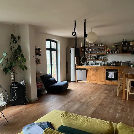 Mit Grossem Grundstueck